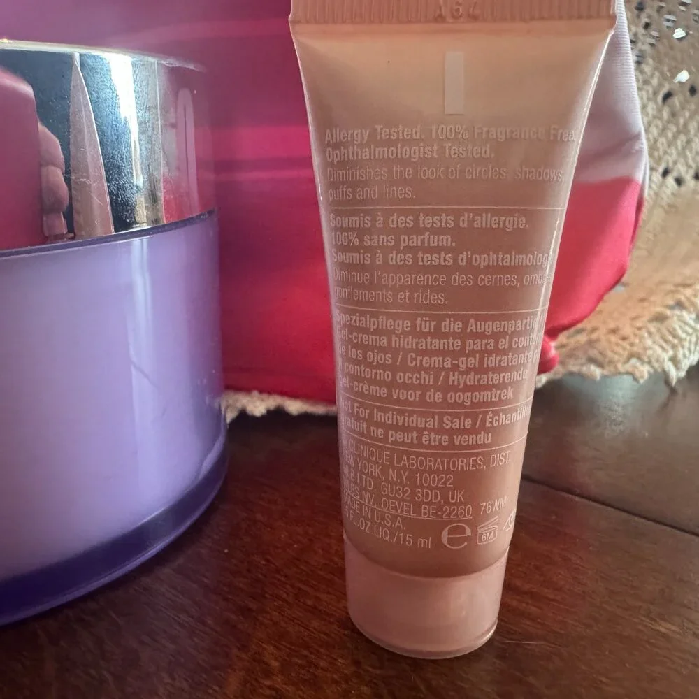Clinique Take the Day Off & Bag - Picture 6 of 7